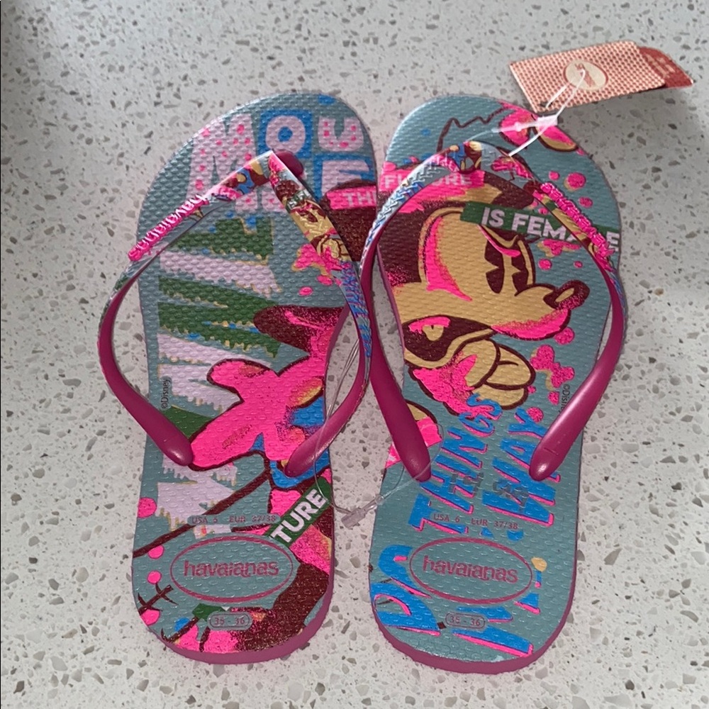 Havaianas Graphic Flip Flops - Pink and Blue